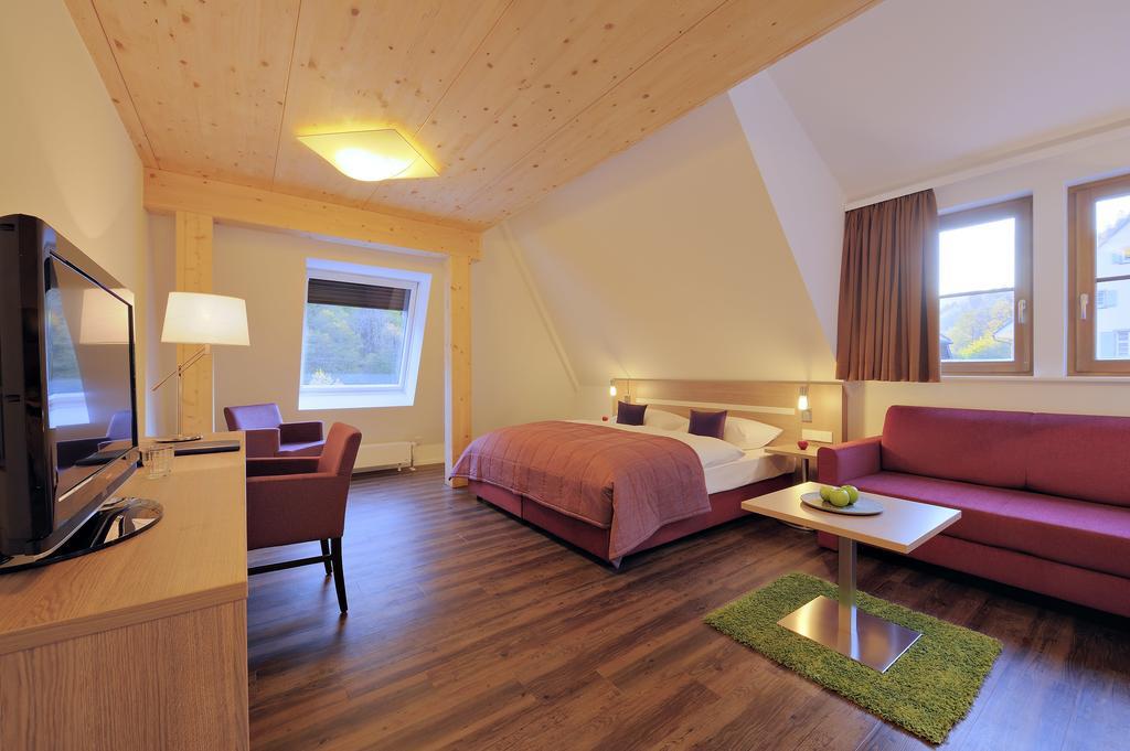 Hotel Hofgut Sternen - Wohnen In Kunst Und Kultur Breitnau Exterior foto